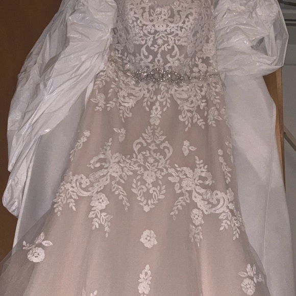 NWT wedding dress. Never used. Maggie Sottero - Picture 8 of 9
